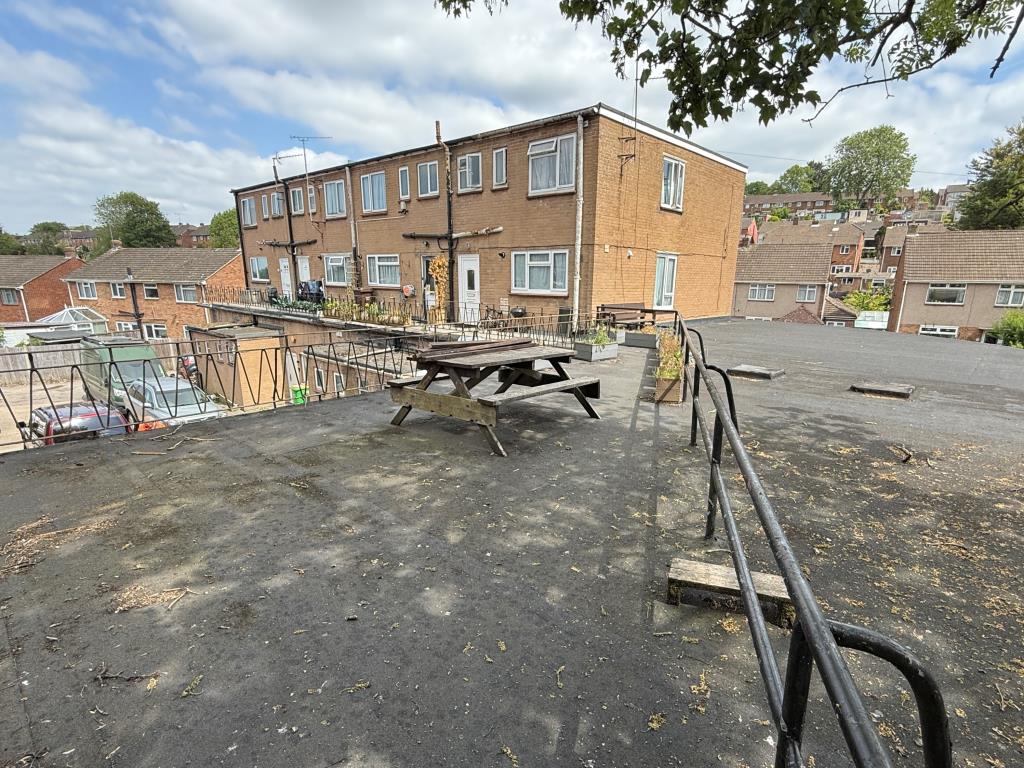 Lot: 36 - FREEHOLD MIXED USE BLOCK FOR INVESTMENT WITH DEVELOPMENT POTENTIAL - Rear of block
